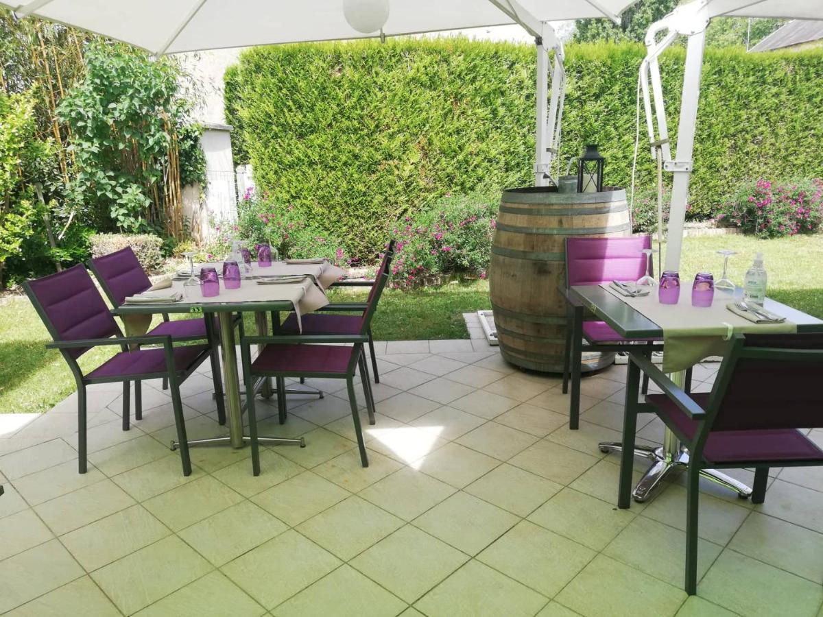 Logis Hotel Restaurant L'Oree Des Bois La Breille-les-Pins Bagian luar foto