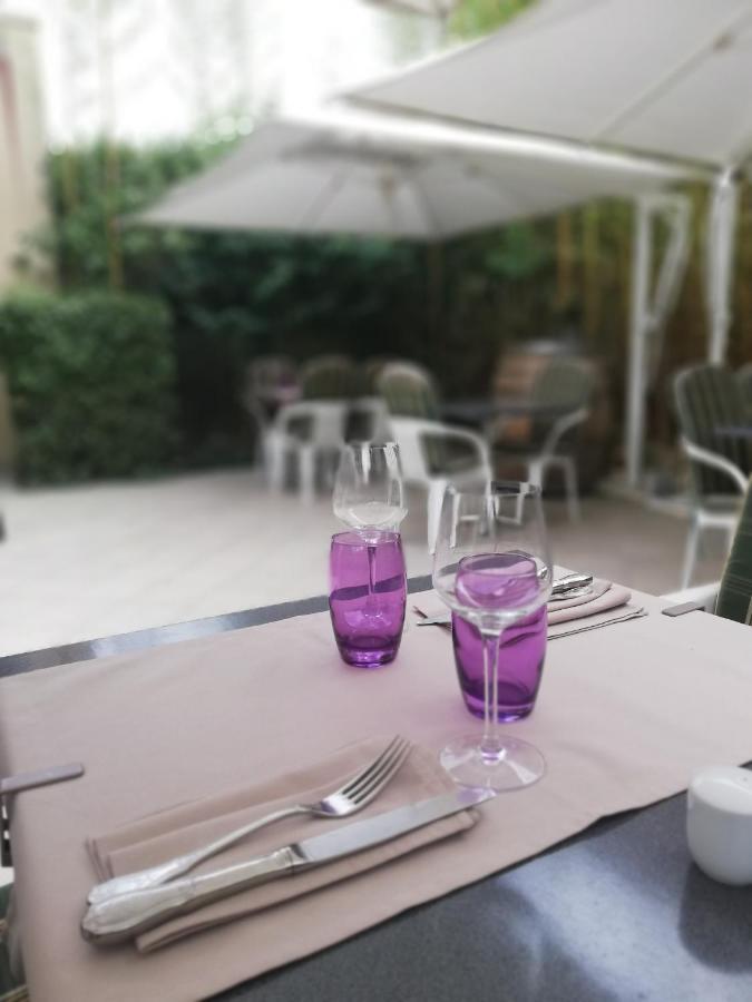 Logis Hotel Restaurant L'Oree Des Bois La Breille-les-Pins Bagian luar foto