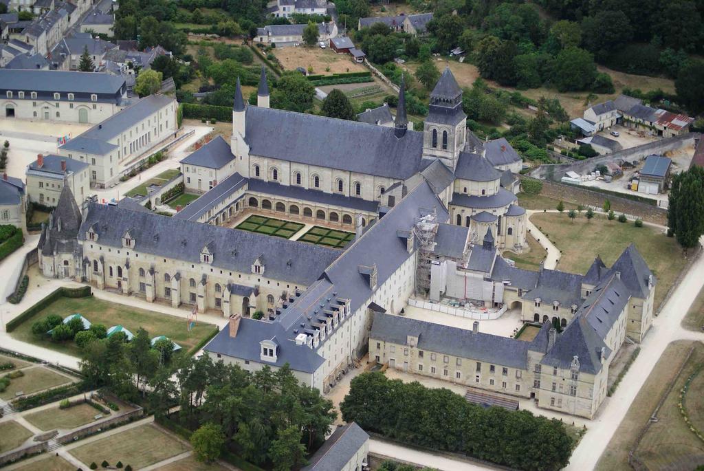 Logis Hotel Restaurant L'Oree Des Bois La Breille-les-Pins Bagian luar foto