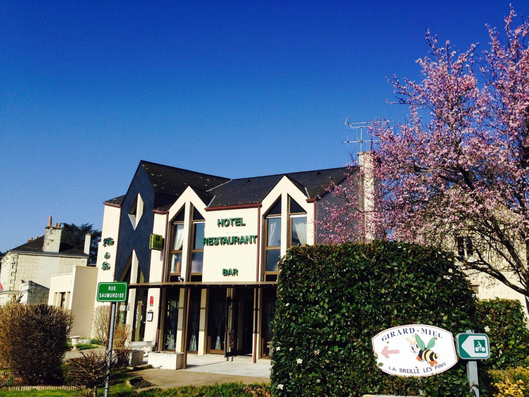 Logis Hotel Restaurant L'Oree Des Bois La Breille-les-Pins Bagian luar foto