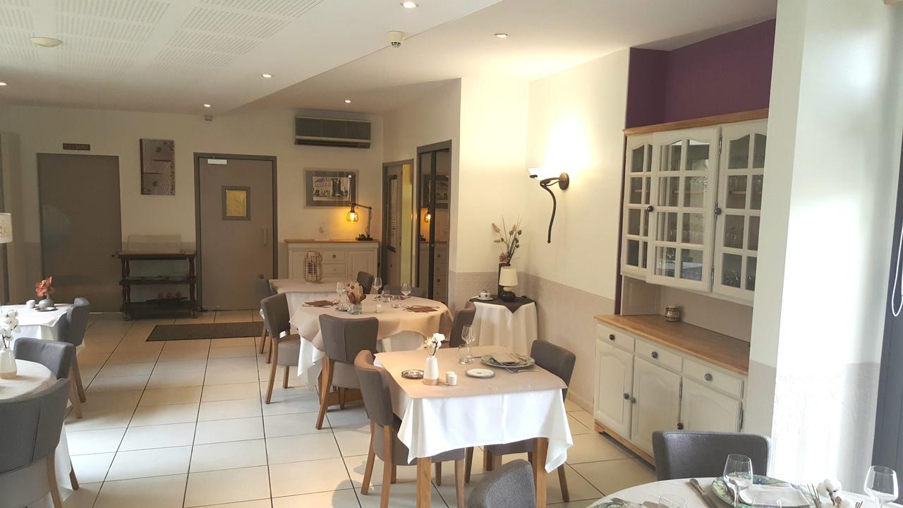 Logis Hotel Restaurant L'Oree Des Bois La Breille-les-Pins Bagian luar foto