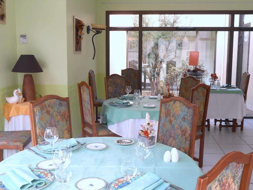 Logis Hotel Restaurant L'Oree Des Bois La Breille-les-Pins Bagian luar foto