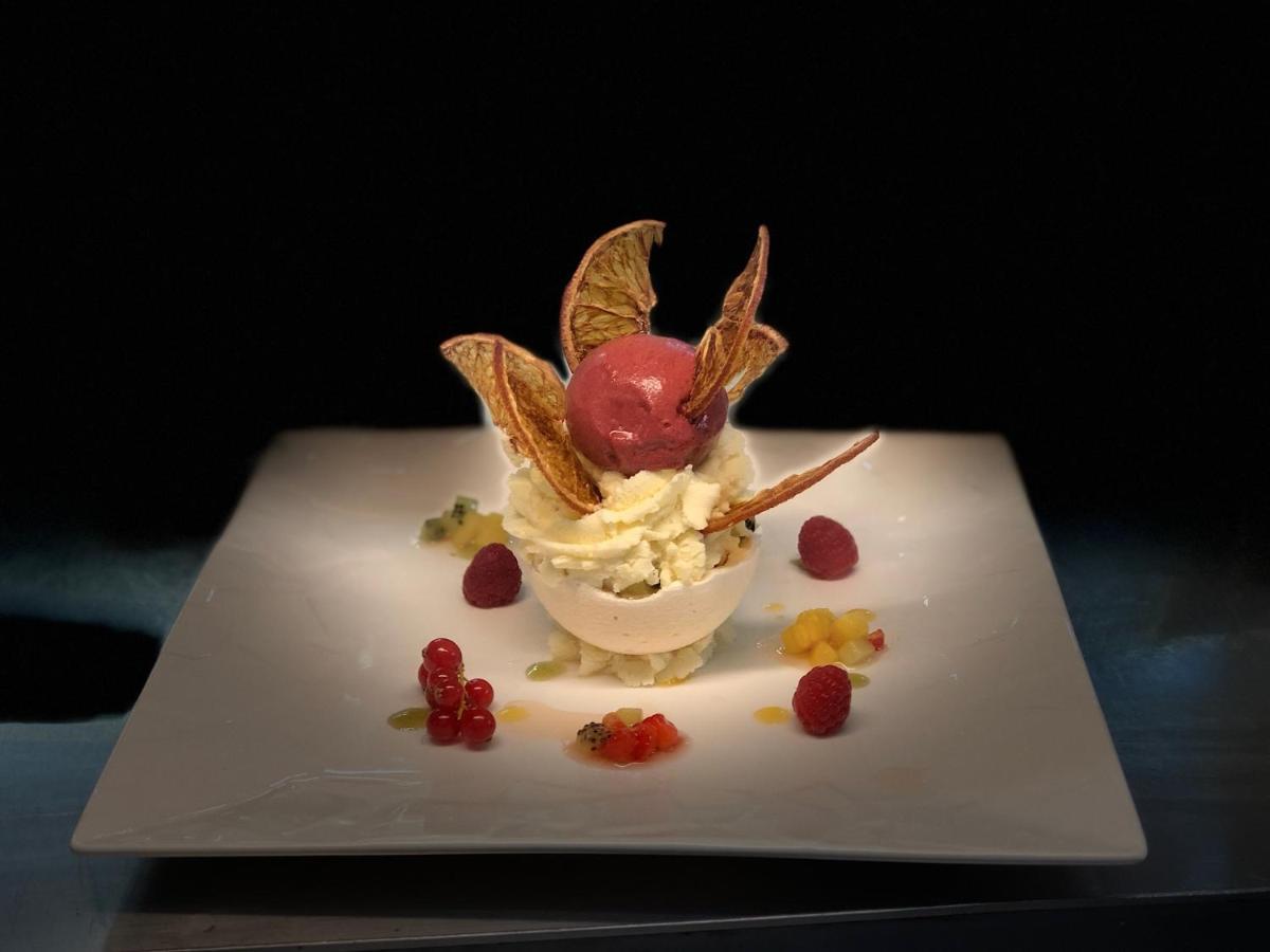 Logis Hotel Restaurant L'Oree Des Bois La Breille-les-Pins Bagian luar foto